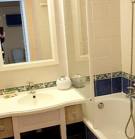 Moderne A Saint-raphael Avec Piscine Partagee Apartmán *